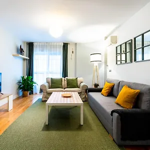 Apartamento 2 Hab 2 Banos Con Parking Junto Al Casco Historico, Sevilla